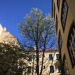 Hotel 103