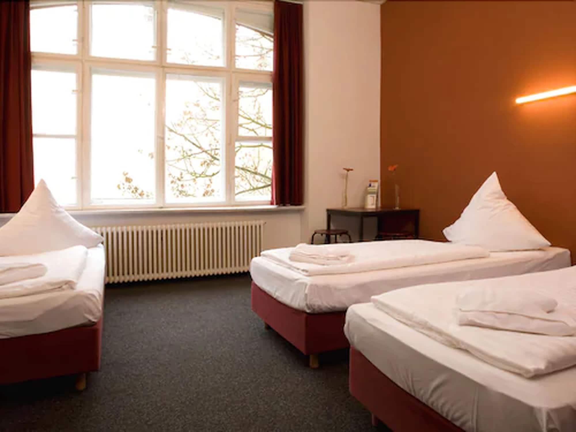Hotel 103 2*