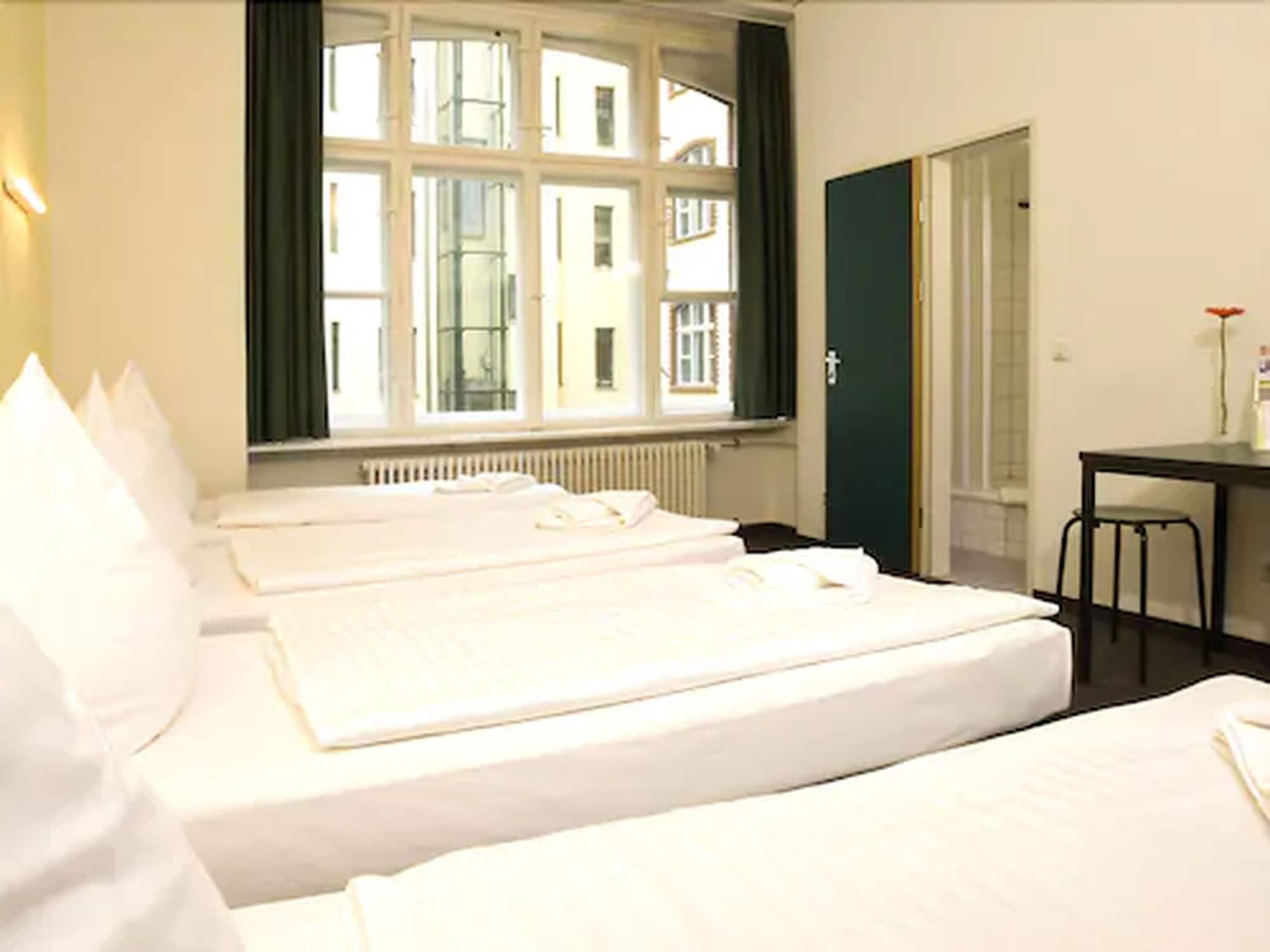 Hotel 103