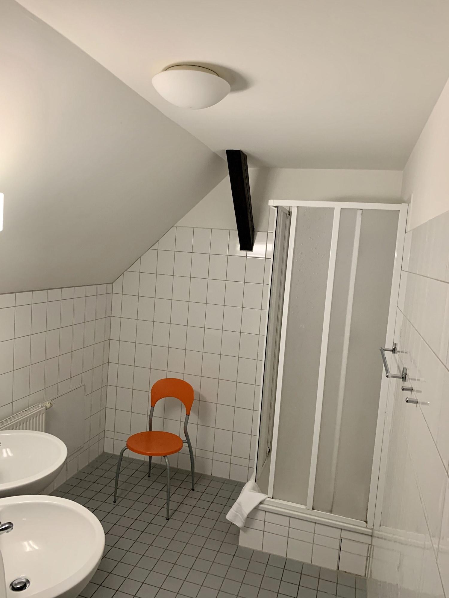 Hotel 103 2*