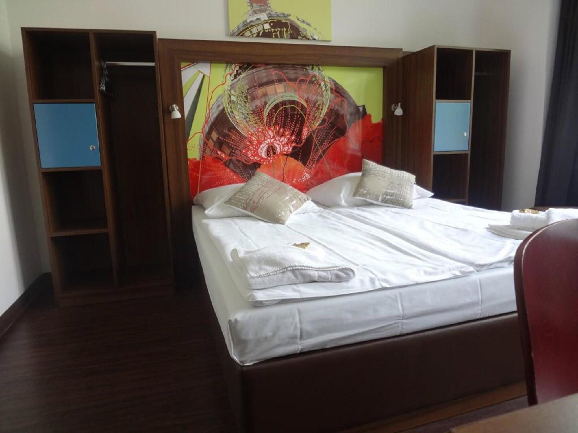 Hotel 103 2*