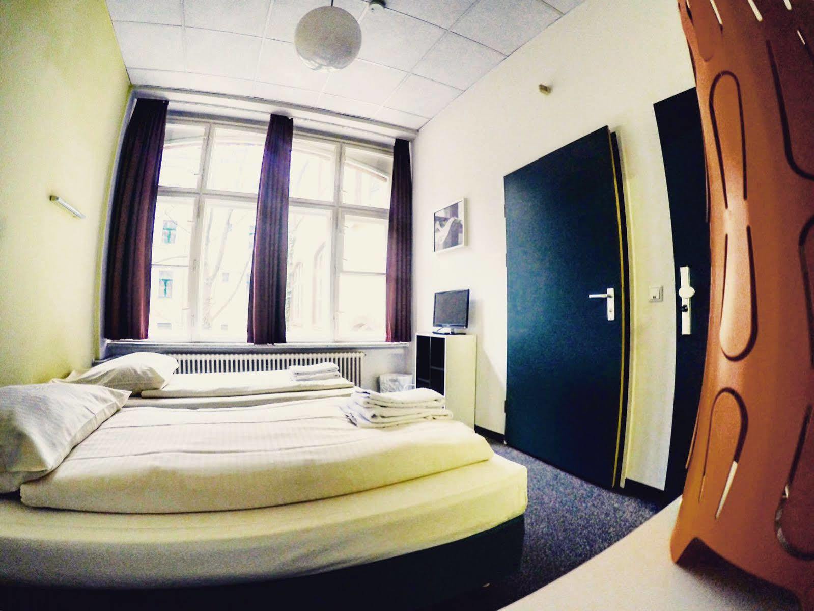 103 Hotel 2*
